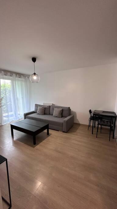 Appartement A Fleury-Merogis Proche De Paris المظهر الخارجي الصورة